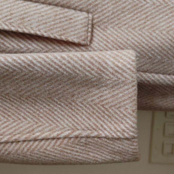 NWT J. Crew Tan Herringbone Coat Size 4 - Picture 5 of 6